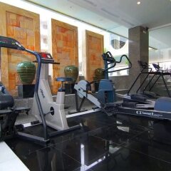 Отель LK Royal Suite Pattaya Таиланд, Паттайя - 1 отзыв об отеле, цены и фото номеров - забронировать отель LK Royal Suite Pattaya онлайн фитнесс-зал фото 3