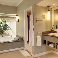 Отель Outrigger Mauritius Beach Resort ванная