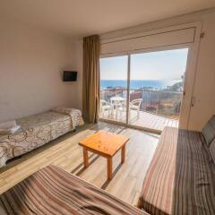 Отель Apartaments AR Muntanya Mar Испания, Бланес - отзывы, цены и фото номеров - забронировать отель Apartaments AR Muntanya Mar онлайн комната для гостей фото 3