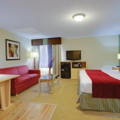 La Quinta Inn & Suites by Wyndham Roanoke Salem in Salem, United States of America from 123$, photos, reviews - zenhotels.com guestroom photo 3