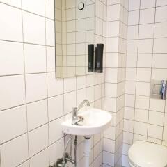 Отель Copenhagen Downtown Hostel Дания, Копенгаген - 1 отзыв об отеле, цены и фото номеров - забронировать отель Copenhagen Downtown Hostel онлайн ванная