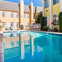 Отель Best Western Plus San Pedro Hotel & Suites США, Лос-Анджелес - отзывы, цены и фото номеров - забронировать отель Best Western Plus San Pedro Hotel & Suites онлайн бассейн фото 2