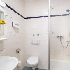 Отель Novum Hotel Bonhoefferplatz Dresden Германия, Дрезден - 2 отзыва об отеле, цены и фото номеров - забронировать отель Novum Hotel Bonhoefferplatz Dresden онлайн ванная