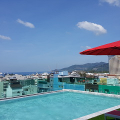 Отель At Patong Пхукет бассейн