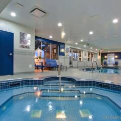 Отель Holiday Inn Calgary-Airport Канада, Калгари - отзывы, цены и фото номеров - забронировать отель Holiday Inn Calgary-Airport онлайн бассейн фото 2