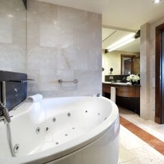 Отель Eurostars Suites Mirasierra Мадрид спа