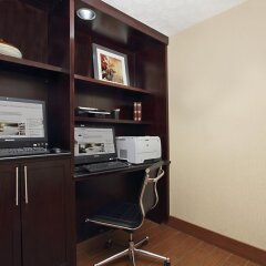Отель Hampton Inn Columbus-International Airport в номере