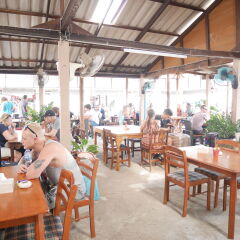 At Pier Hostel Lanta питание