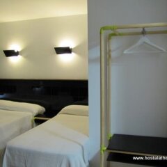 Отель Hostal Athenas Испания, Сан-Адриан-де-Бесос - 8 отзывов об отеле, цены и фото номеров - забронировать отель Hostal Athenas онлайн сейф в номере