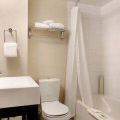 Отель Sandman Hotel Vancouver City Centre Канада, Ванкувер - отзывы, цены и фото номеров - забронировать отель Sandman Hotel Vancouver City Centre онлайн ванная фото 2