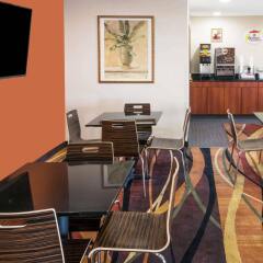Отель Super 8 Columbus West США, Колумбус - отзывы, цены и фото номеров - забронировать отель Super 8 Columbus West онлайн гостиничный бар