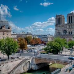 Отель Les Rives de Notre-Dame балкон