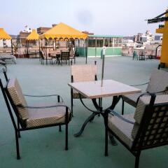 Suryaa Villa - A City Centre Hotel балкон