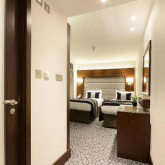 Отель The Park Grand London Paddington сейф в номере