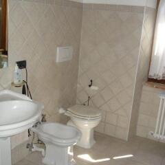 Отель Bed & Breakfast La Casa Delle Rondini Стаффоло ванная фото 2