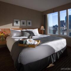 Отель Delta Hotels by Marriott Vancouver Downtown Suites Канада, Ванкувер - отзывы, цены и фото номеров - забронировать отель Delta Hotels by Marriott Vancouver Downtown Suites онлайн комната для гостей фото 3