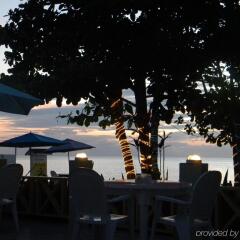 Отель Coral Seas Beach Resort питание