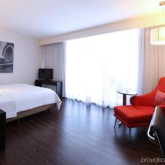 Отель Fiesta Inn Periferico Sur Мехико комната для гостей