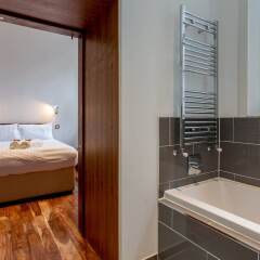 Отель Location, Location! North Bank Street Luxury Apt Эдинбург ванная