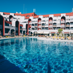 Отель Muthu Oura Praia Hotel Португалия, Албуфейра - 1 отзыв об отеле, цены и фото номеров - забронировать отель Muthu Oura Praia Hotel онлайн пляж
