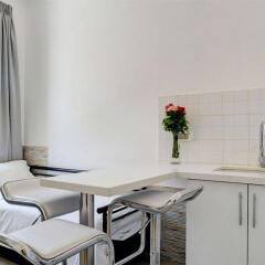 Отель Liber Seashore Suites Тель-Авив в номере фото 2