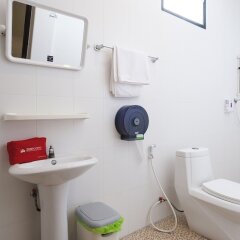 Отель ZEN Rooms Rama 3 - Hostel Таиланд, Бангкок - отзывы, цены и фото номеров - забронировать отель ZEN Rooms Rama 3 - Hostel онлайн ванная фото 3