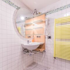 Отель A Few Steps to The Duomo Upscale 2BD Apt Италия, Флоренция - отзывы, цены и фото номеров - забронировать отель A Few Steps to The Duomo Upscale 2BD Apt онлайн ванная