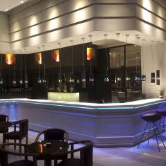 Апартаменты Mayfair Gardens Apartments гостиничный бар