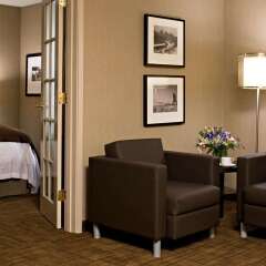Отель Delta Hotels by Marriott Calgary Airport In-Terminal Канада, Калгари - отзывы, цены и фото номеров - забронировать отель Delta Hotels by Marriott Calgary Airport In-Terminal онлайн комната для гостей фото 2