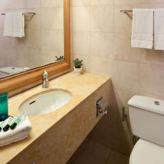 Herods Hotel Tel Aviv by the Beach ванная фото 2