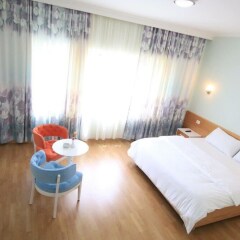 Отель Select Hill Resort Албания, Тирана - отзывы, цены и фото номеров - забронировать отель Select Hill Resort онлайн комната для гостей фото 3