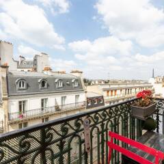 Отель Balcony Bliss steps from the Bois de Boulogne балкон