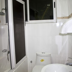 At Home Boutique Hostel and Suite ванная