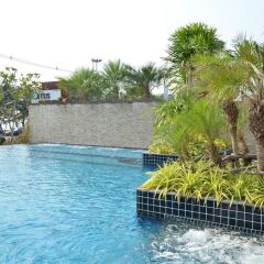 Отель Cetus Beachfront Condo By Pong Паттайя бассейн фото 3