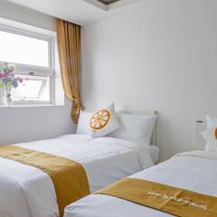 Отель D Seven Suites комната для гостей