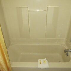 Отель Days Inn Elk Grove Village Chicago OHare Airport West ванная фото 2