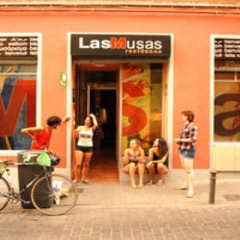Las Musas Hostel вид на фасад фото 2