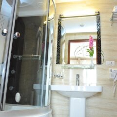 Отель Hanoi Legacy Hotel - Hoan Kiem Вьетнам, Ханой - отзывы, цены и фото номеров - забронировать отель Hanoi Legacy Hotel - Hoan Kiem онлайн ванная фото 2