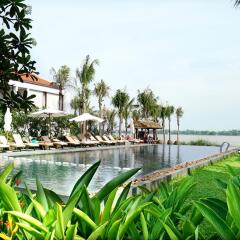 Отель Vinh Hung Emerald Resort пляж