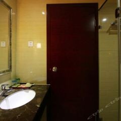 Отель Overseas Capital Hotel Китай, Джиангме - отзывы, цены и фото номеров - забронировать отель Overseas Capital Hotel онлайн ванная фото 2