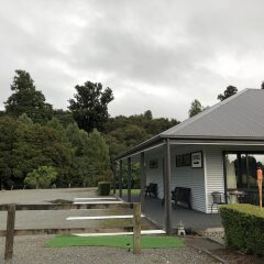 Отель Lake Brunner Accommodation and Golf Course балкон