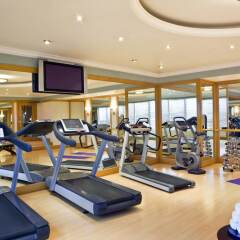 Отель Four Points by Sheraton Bur Dubai фитнесс-зал фото 4