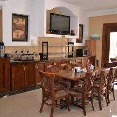 Отель Best Western Cumbres Aeropuerto питание