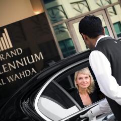 Отель Grand Millennium Al Wahda ОАЭ, Абу-Даби - 1 отзыв об отеле, цены и фото номеров - забронировать отель Grand Millennium Al Wahda онлайн городской автобус