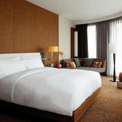 Отель Langham Xintiandi Шанхай комната для гостей