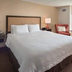 Отель Hampton Inn NY-JFK Jamaica-Queens США, Нью-Йорк - 1 отзыв об отеле, цены и фото номеров - забронировать отель Hampton Inn NY-JFK Jamaica-Queens онлайн комната для гостей фото 4