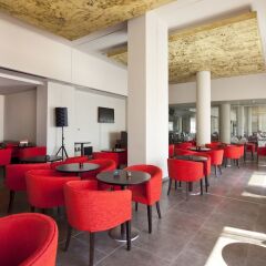 Отель Capital Coast Resort & Spa гостиничный бар