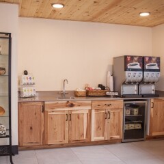 Отель Red Feather Lodge питание