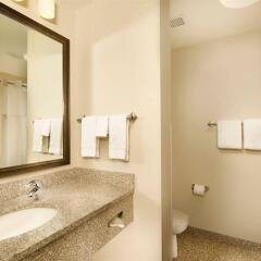 Отель Drury Inn & Suites St. Louis Brentwood ванная фото 2