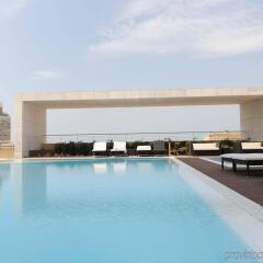 EPIC SANA Luanda Hotel бассейн